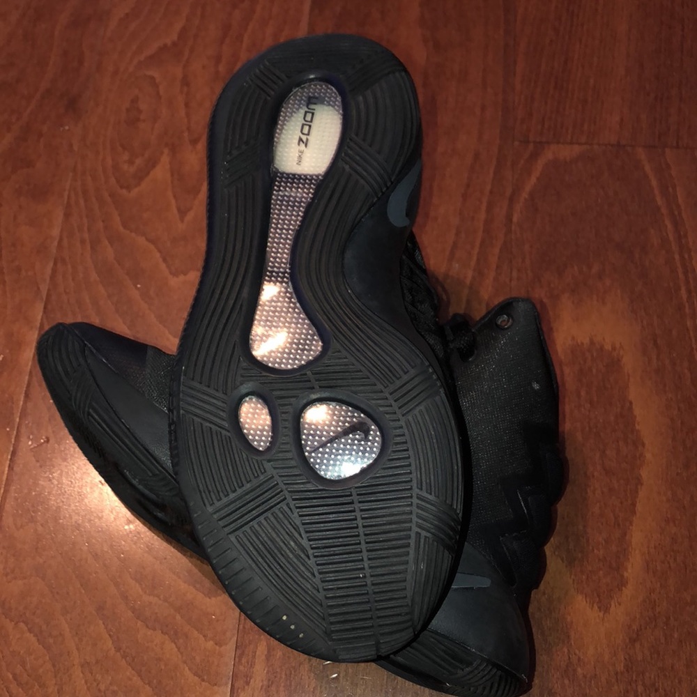 Nike Hyperdunks - Picture 2 of 5
